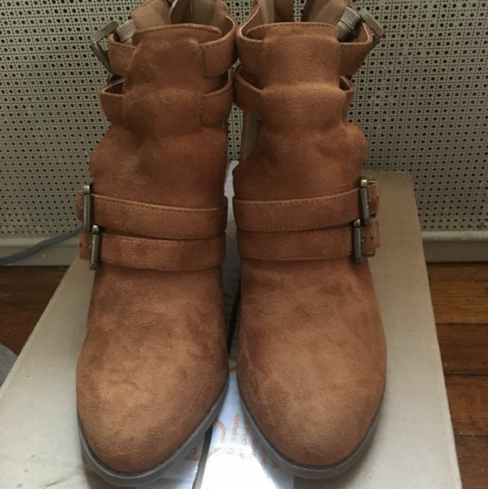 Shoe - Picture 2 of 2